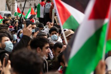 London Braced for Massive Security Operation as Opposing Protests Bring Capital to Standstill